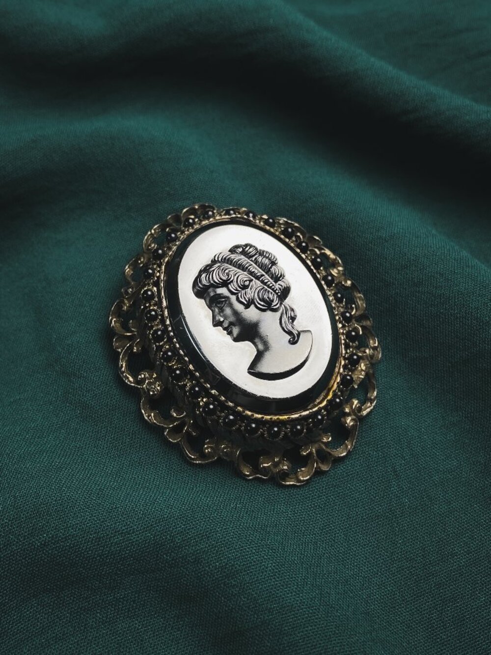 Vintage Oversized Victorian Gothic Style Black Cameo Art Nouveau Pendant Brooch